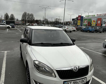 Белый Шкода Фабия, объемом двигателя 1.2 л и пробегом 162 тыс. км за 6000 $, фото 1 на Automoto.ua