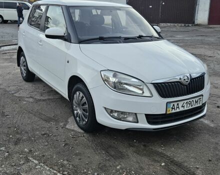 Шкода Фабия 2013 в Киеве на Automoto.ua Белый Шкода Фабия, объемом двигателя 1.4 л и пробегом 192 тыс. км за 5800 $, фото 1 на Automoto.ua