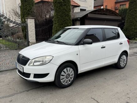 Белый Шкода Фабия, объемом двигателя 1.2 л и пробегом 355 тыс. км за 3300 $, фото 1 на Automoto.ua