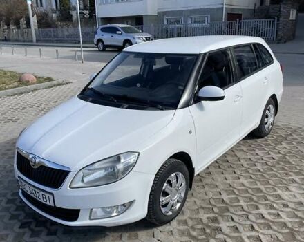 Белый Шкода Фабия, объемом двигателя 1.39 л и пробегом 175 тыс. км за 4200 $, фото 1 на Automoto.ua