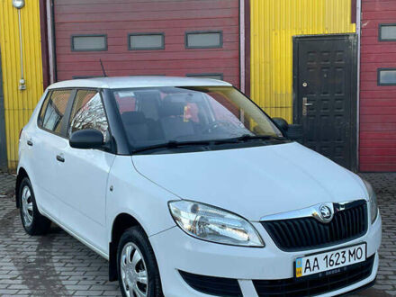 Белый Шкода Фабия, объемом двигателя 1.2 л и пробегом 183 тыс. км за 5000 $, фото 1 на Automoto.ua
