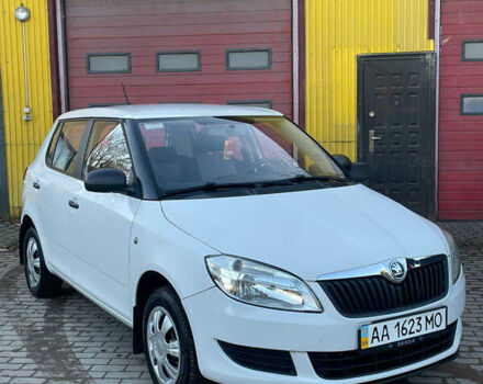 Белый Шкода Фабия, объемом двигателя 1.2 л и пробегом 183 тыс. км за 5000 $, фото 1 на Automoto.ua