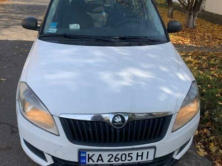 Белый Шкода Фабия, объемом двигателя 1.39 л и пробегом 241 тыс. км за 4500 $, фото 1 на Automoto.ua