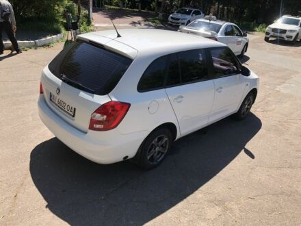 Шкода Фабия 2013 в Киеве на Automoto.ua Белый Шкода Фабия, объемом двигателя 1.4 л и пробегом 287 тыс. км за 4990 $, фото 1 на Automoto.ua