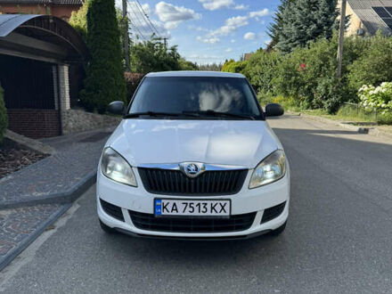 Белый Шкода Фабия, объемом двигателя 1.2 л и пробегом 235 тыс. км за 3590 $, фото 1 на Automoto.ua