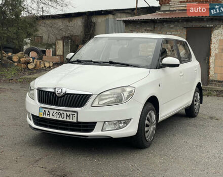Белый Шкода Фабия, объемом двигателя 1.4 л и пробегом 198 тыс. км за 6200 $, фото 1 на Automoto.ua