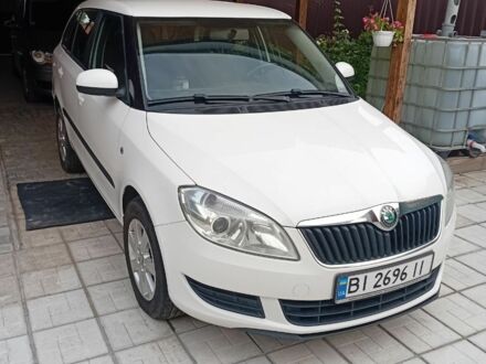 Белый Шкода Фабия, объемом двигателя 1.6 л и пробегом 172 тыс. км за 6000 $, фото 1 на Automoto.ua