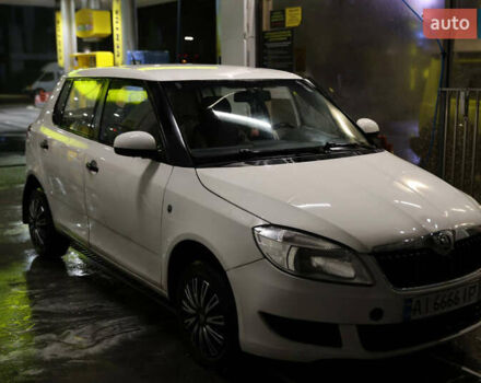 Белый Шкода Фабия, объемом двигателя 1.2 л и пробегом 256 тыс. км за 4950 $, фото 1 на Automoto.ua