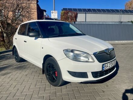 Шкода Фабія 2013 у Кропивницькому (Кіровограді) на Automoto.ua Білий Шкода Фабія, об'ємом двигуна 1.6 л та пробігом 200 тис. км за 6250 $, фото 1 на Automoto.ua