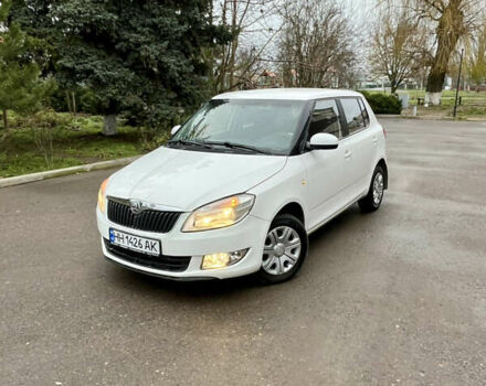Белый Шкода Фабия, объемом двигателя 1.39 л и пробегом 221 тыс. км за 5200 $, фото 1 на Automoto.ua