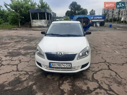 Шкода Фабия 2013 в Славянске на Automoto.ua Белый Шкода Фабия, объемом двигателя 0 л и пробегом 230 тыс. км за 5000 $, фото 1 на Automoto.ua