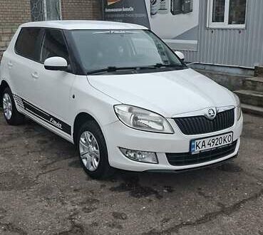Белый Шкода Фабия, объемом двигателя 1.4 л и пробегом 285 тыс. км за 6050 $, фото 1 на Automoto.ua
