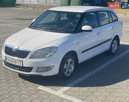 Белый Шкода Фабия, объемом двигателя 1.39 л и пробегом 202 тыс. км за 5500 $, фото 1 на Automoto.ua
