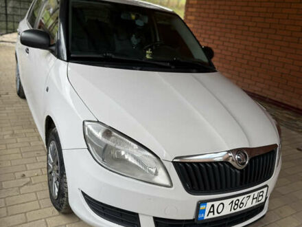 Белый Шкода Фабия, объемом двигателя 1.6 л и пробегом 313 тыс. км за 5500 $, фото 1 на Automoto.ua