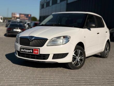 Шкода Фабия 2013 в Львове на Automoto.ua Белый Шкода Фабия, объемом двигателя 1.2 л и пробегом 285 тыс. км за 5690 $, фото 1 на Automoto.ua