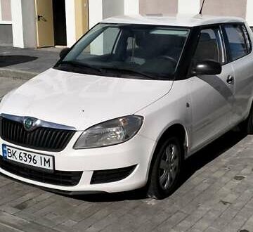 Белый Шкода Фабия, объемом двигателя 1.2 л и пробегом 217 тыс. км за 5300 $, фото 1 на Automoto.ua