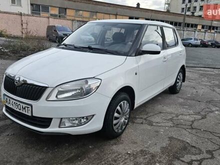 Шкода Фабия 2013 в Киеве на Automoto.ua Белый Шкода Фабия, объемом двигателя 1.39 л и пробегом 192 тыс. км за 5800 $, фото 1 на Automoto.ua