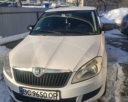 Белый Шкода Фабия, объемом двигателя 1.6 л и пробегом 230 тыс. км за 5300 $, фото 1 на Automoto.ua