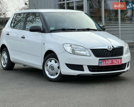 Білий Шкода Фабія, об'ємом двигуна 0 л та пробігом 130 тис. км за 5300 $, фото 1 на Automoto.ua