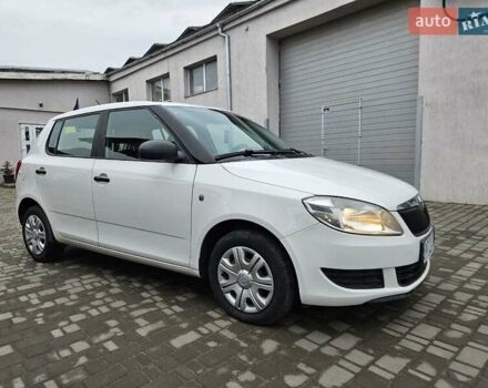 Белый Шкода Фабия, объемом двигателя 1.39 л и пробегом 218 тыс. км за 5500 $, фото 1 на Automoto.ua