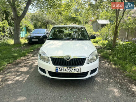 Шкода Фабия 2014 в Одессе на Automoto.ua Белый Шкода Фабия, объемом двигателя 1.2 л и пробегом 306 тыс. км за 4700 $, фото 1 на Automoto.ua
