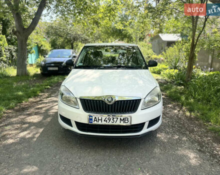 Белый Шкода Фабия, объемом двигателя 1.2 л и пробегом 306 тыс. км за 4500 $, фото 1 на Automoto.ua