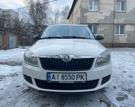 Белый Шкода Фабия, объемом двигателя 1.2 л и пробегом 208 тыс. км за 5300 $, фото 1 на Automoto.ua