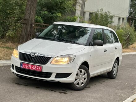 Шкода Фабия 2014 в Рожище на Automoto.ua Белый Шкода Фабия, объемом двигателя 1.4 л и пробегом 223 тыс. км за 5950 $, фото 1 на Automoto.ua
