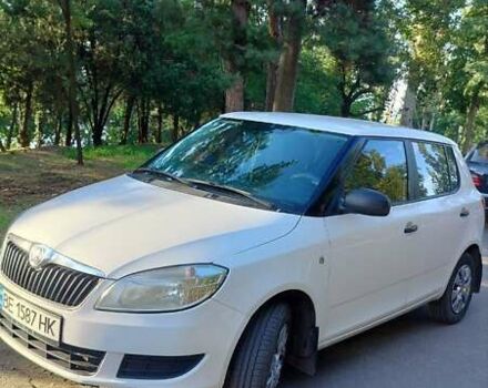 Белый Шкода Фабия, объемом двигателя 1.2 л и пробегом 257 тыс. км за 4500 $, фото 1 на Automoto.ua