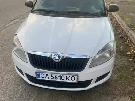 Белый Шкода Фабия, объемом двигателя 1.6 л и пробегом 243 тыс. км за 6100 $, фото 1 на Automoto.ua