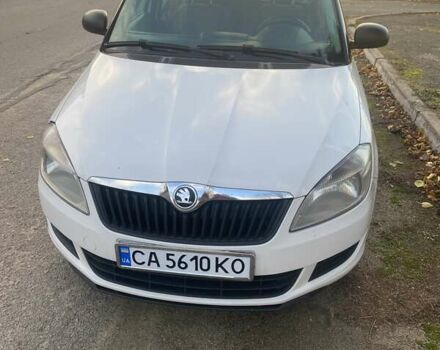 Белый Шкода Фабия, объемом двигателя 1.6 л и пробегом 243 тыс. км за 6100 $, фото 1 на Automoto.ua