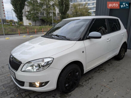 Шкода Фабия 2014 в Киеве на Automoto.ua Белый Шкода Фабия, объемом двигателя 1.2 л и пробегом 319 тыс. км за 6800 $, фото 1 на Automoto.ua