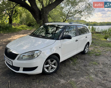 Белый Шкода Фабия, объемом двигателя 1.6 л и пробегом 302 тыс. км за 5500 $, фото 1 на Automoto.ua