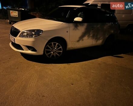 Белый Шкода Фабия, объемом двигателя 1.6 л и пробегом 182 тыс. км за 8558 $, фото 1 на Automoto.ua