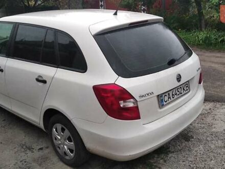 Белый Шкода Фабия, объемом двигателя 1.4 л и пробегом 260 тыс. км за 5500 $, фото 1 на Automoto.ua