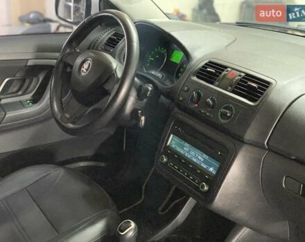 Белый Шкода Фабия, объемом двигателя 1.6 л и пробегом 260 тыс. км за 5800 $, фото 1 на Automoto.ua