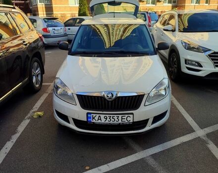 Белый Шкода Фабия, объемом двигателя 1.4 л и пробегом 235 тыс. км за 6000 $, фото 1 на Automoto.ua