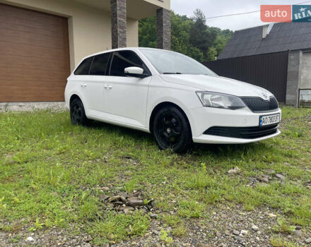 Белый Шкода Фабия, объемом двигателя 1.42 л и пробегом 270 тыс. км за 6300 $, фото 1 на Automoto.ua
