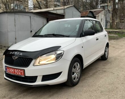 Белый Шкода Фабия, объемом двигателя 1.4 л и пробегом 210 тыс. км за 6600 $, фото 1 на Automoto.ua