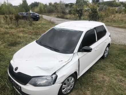 Шкода Фабия 2015 в Белой Церкве на Automoto.ua Белый Шкода Фабия, объемом двигателя 1.2 л и пробегом 237 тыс. км за 3200 $, фото 1 на Automoto.ua