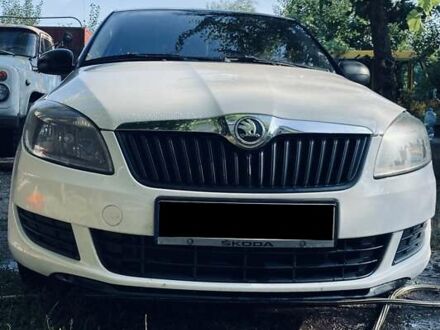 Шкода Фабия 2015 в Горишние Плавни (Комсомольск) на Automoto.ua Белый Шкода Фабия, объемом двигателя 1.2 л и пробегом 180 тыс. км за 8000 $, фото 1 на Automoto.ua