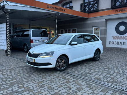 Белый Шкода Фабия, объемом двигателя 1.4 л и пробегом 176 тыс. км за 8300 $, фото 1 на Automoto.ua