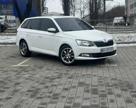 Белый Шкода Фабия, объемом двигателя 1.4 л и пробегом 186 тыс. км за 7450 $, фото 1 на Automoto.ua