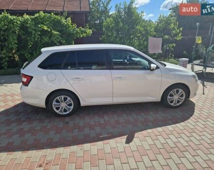 Белый Шкода Фабия, объемом двигателя 1 л и пробегом 130 тыс. км за 6500 $, фото 1 на Automoto.ua