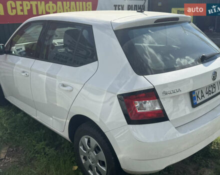 Белый Шкода Фабия, объемом двигателя 1 л и пробегом 209 тыс. км за 5600 $, фото 1 на Automoto.ua