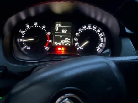 Белый Шкода Фабия, объемом двигателя 1.2 л и пробегом 230 тыс. км за 6200 $, фото 1 на Automoto.ua