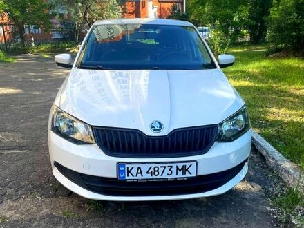 Белый Шкода Фабия, объемом двигателя 1 л и пробегом 148 тыс. км за 6599 $, фото 1 на Automoto.ua