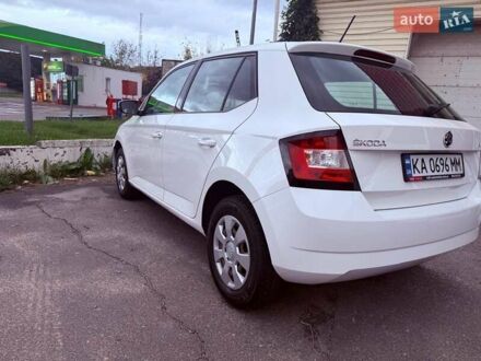 Шкода Фабия 2017 в Киеве на Automoto.ua Белый Шкода Фабия, объемом двигателя 1 л и пробегом 118 тыс. км за 6300 $, фото 1 на Automoto.ua