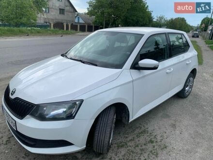 Белый Шкода Фабия, объемом двигателя 1 л и пробегом 147 тыс. км за 7000 $, фото 1 на Automoto.ua