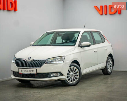 Белый Шкода Фабия, объемом двигателя 1 л и пробегом 95 тыс. км за 7590 $, фото 1 на Automoto.ua